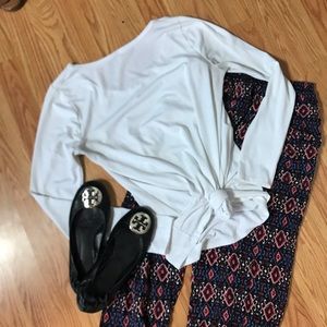 💜5/$25 White Lynnae Lularoe long sleeve - S
